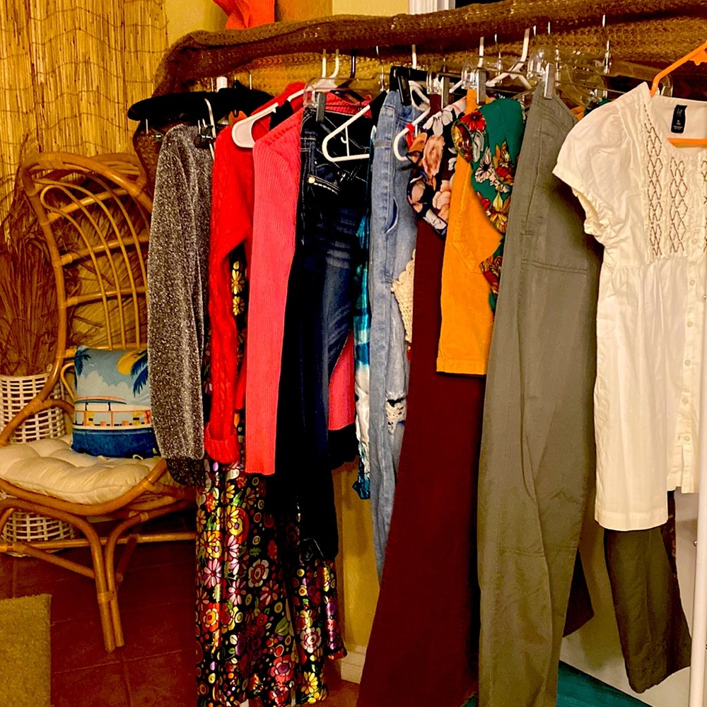 Hello everybody, amazing bundles coming soon, here’s a sneak peek 🛍️👗👠🩱👒🎁